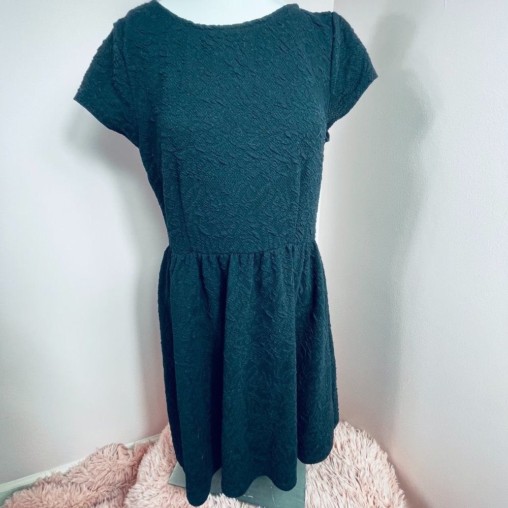 Xhiliration sz L black printed short sleeve A-line - Picture 1 of 6